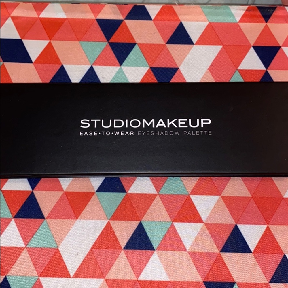 Studio makeup ease to wear eyeshadow palette